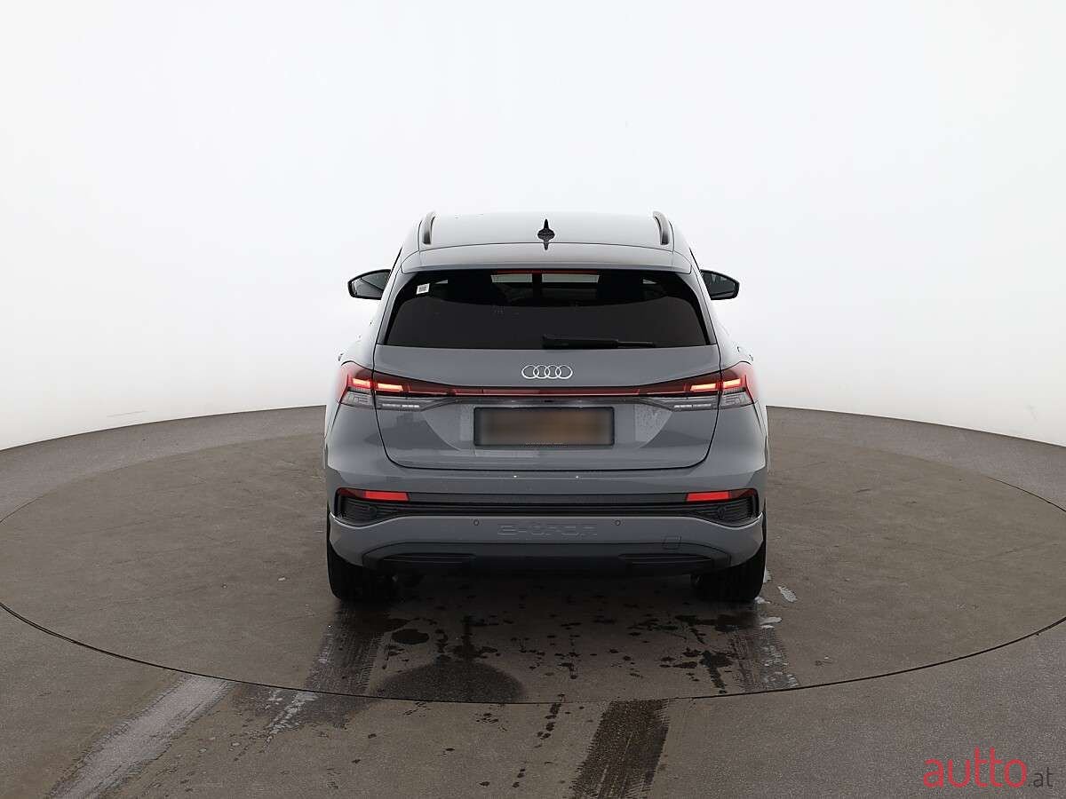 2022' Audi e-tron photo #2