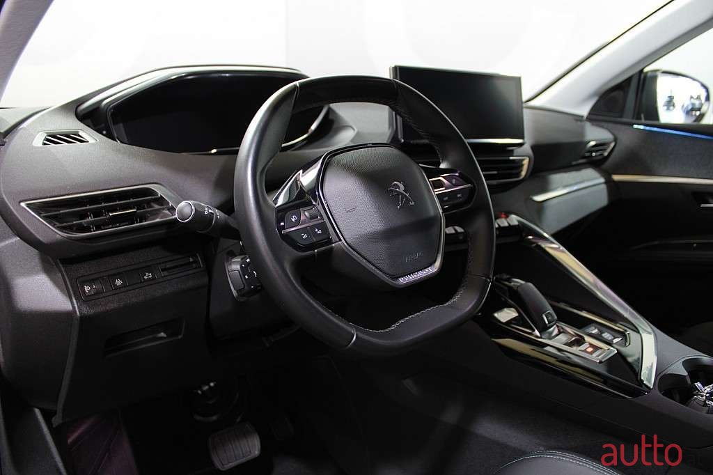 2022' Peugeot 5008 photo #5