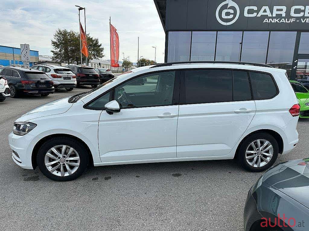 2017' Volkswagen Touran photo #2