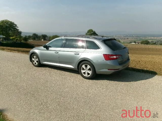 2016' Skoda Superb photo #4