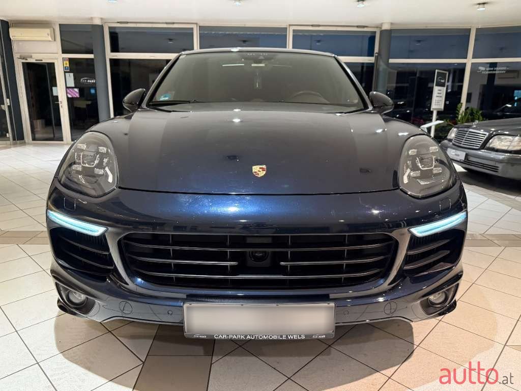 2015' Porsche Cayenne photo #2