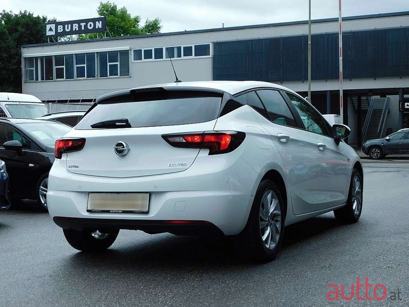 2019' Opel Astra photo #5