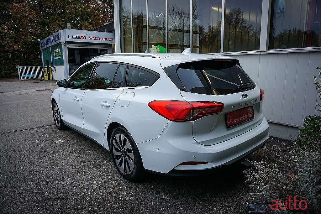 2020' Ford Focus photo #5