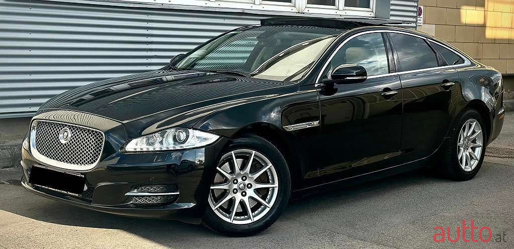 2012' Jaguar XJ photo #1