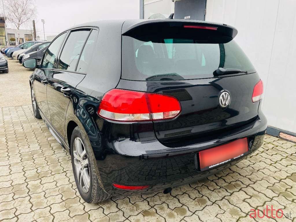 2011' Volkswagen Golf photo #5