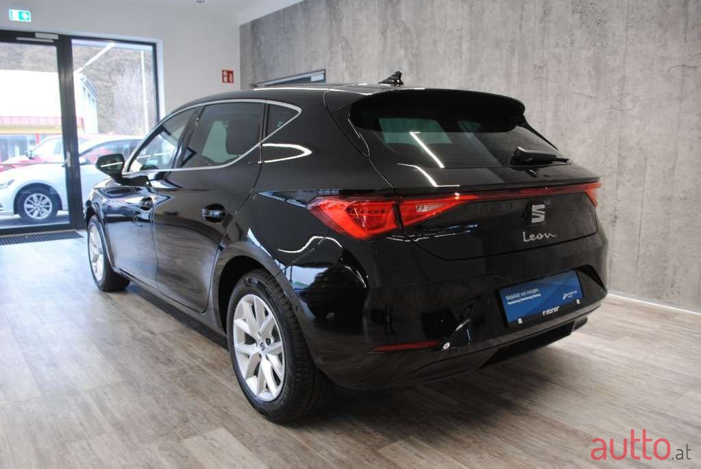 2022' SEAT Leon photo #4