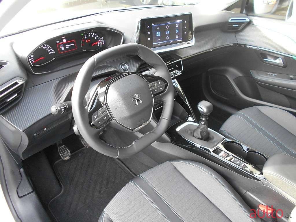 2022' Peugeot 208 photo #2