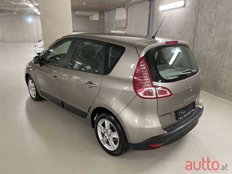 2011' Renault Scenic photo #6