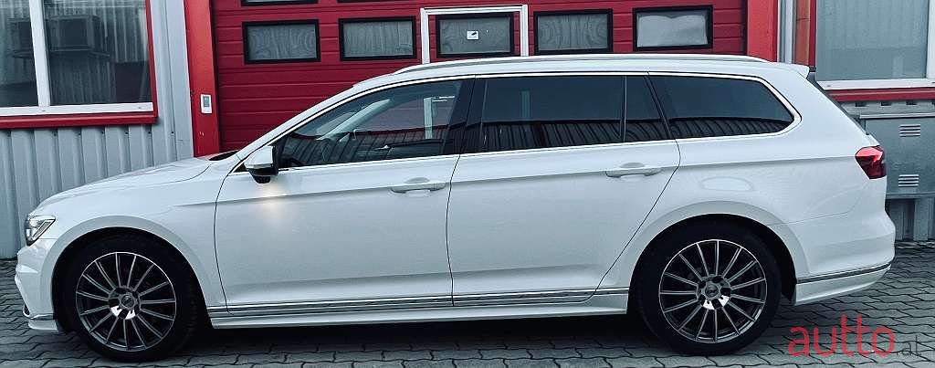 2017' Volkswagen Passat photo #2