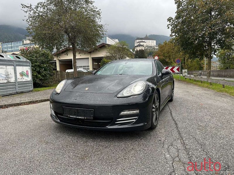 2010' Porsche Panamera photo #2