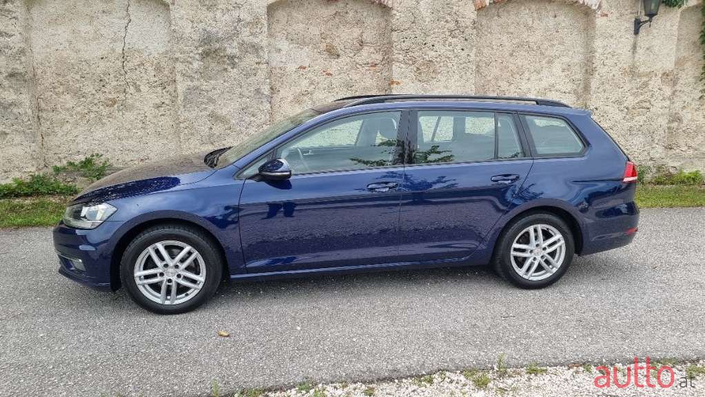 2018' Volkswagen Golf photo #3