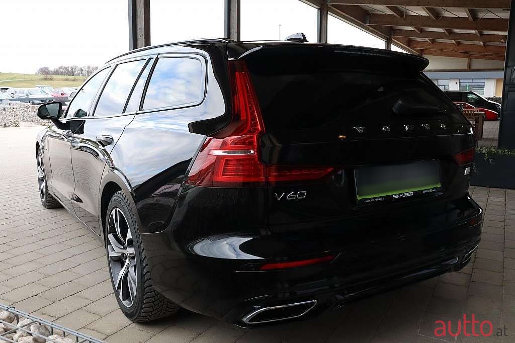2021' Volvo V60 photo #3