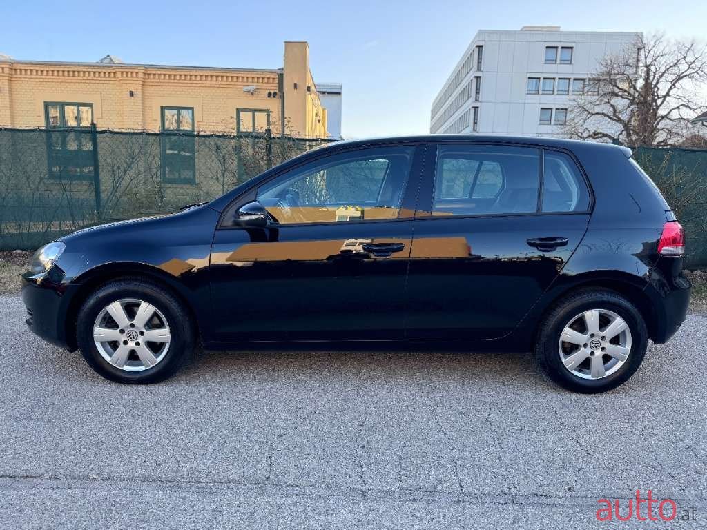 2009' Volkswagen Golf photo #5
