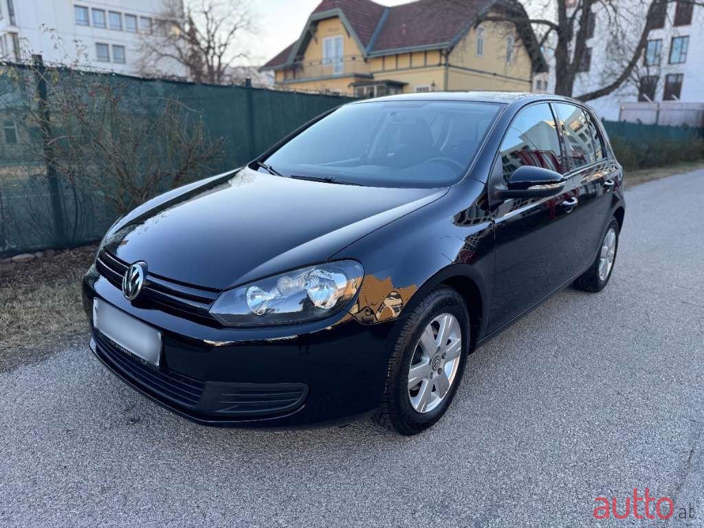 2009' Volkswagen Golf photo #1