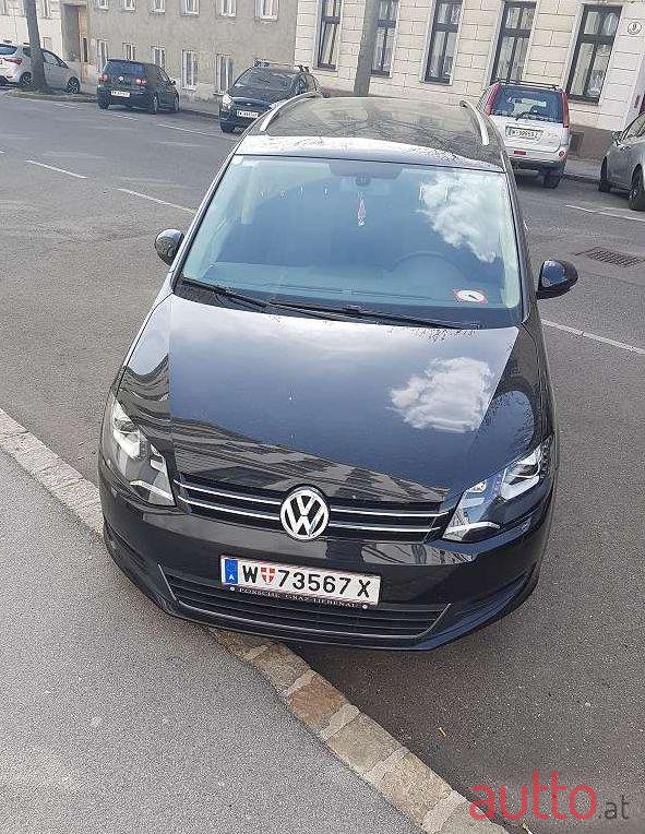 2011' Volkswagen Sharan photo #2