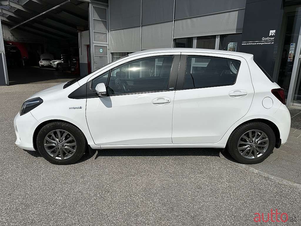 2016' Toyota Yaris photo #2