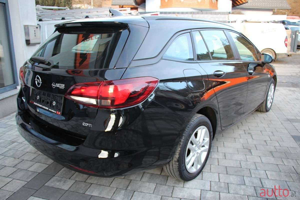 2017' Opel Astra photo #2