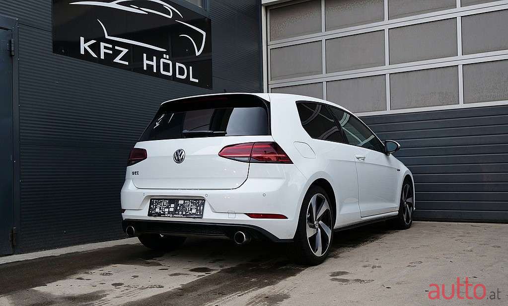 2017' Volkswagen Golf photo #1