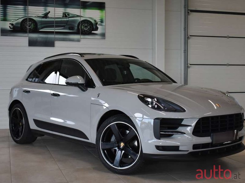 2020' Porsche Macan photo #2