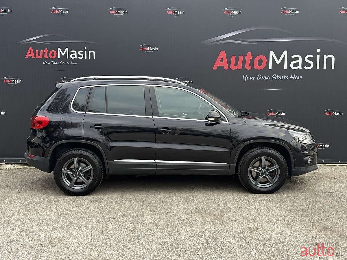 2012' Volkswagen Tiguan photo #5