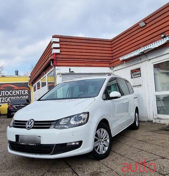 2015' Volkswagen Sharan photo #2