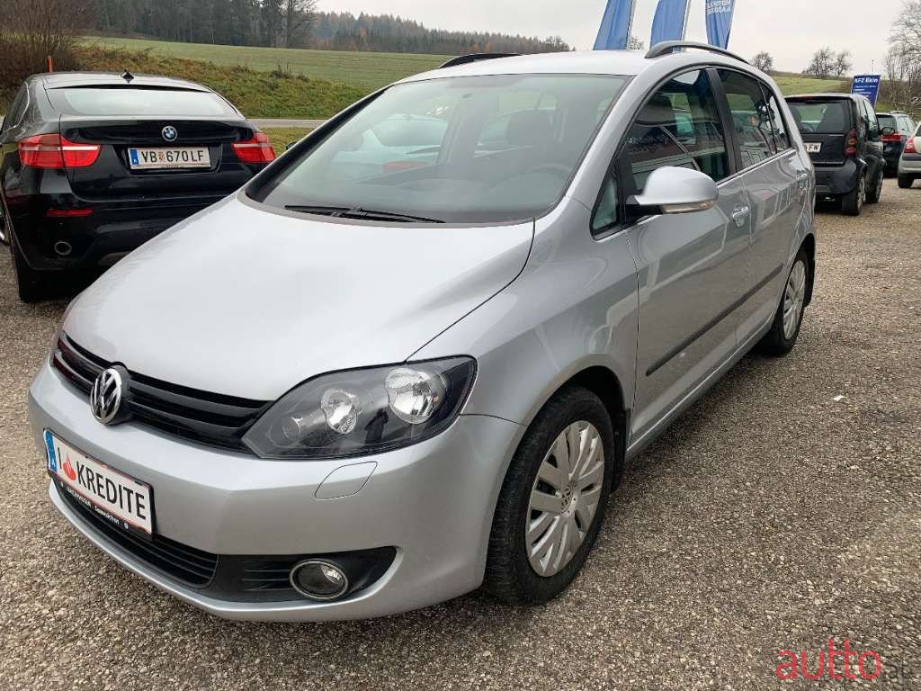 2010' Volkswagen Golf photo #5