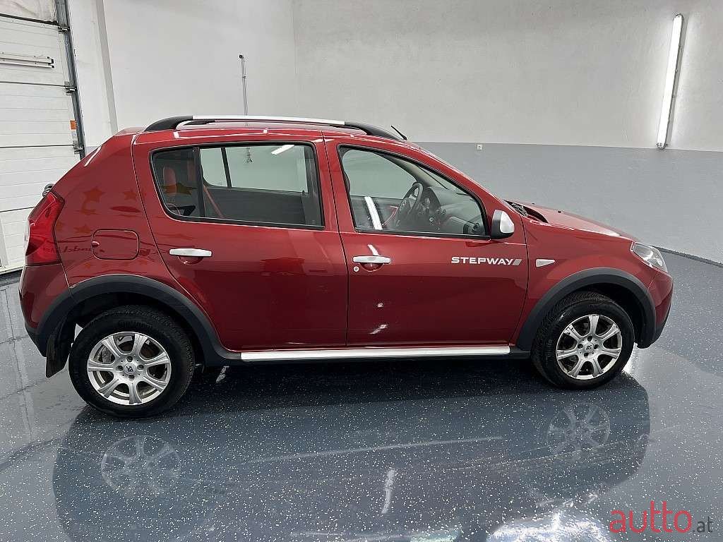 2012' Dacia Sandero photo #6