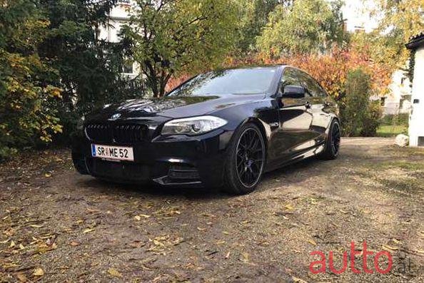 2011' BMW 5Er-Reihe photo #2