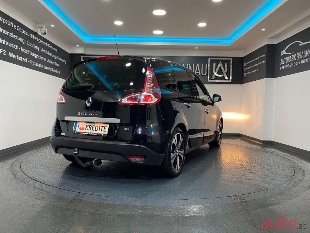 2011' Renault Scenic photo #6