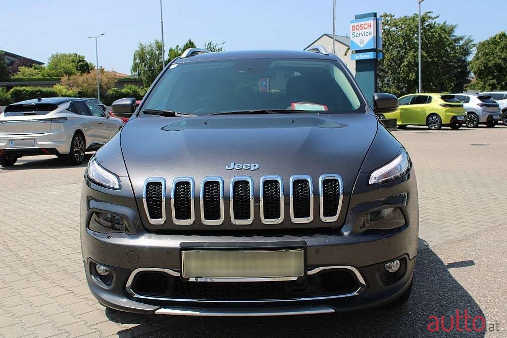 2018' Jeep Cherokee photo #2