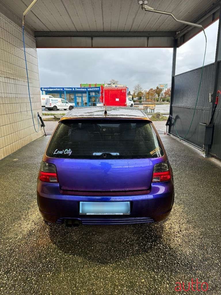 2001' Volkswagen Golf photo #4