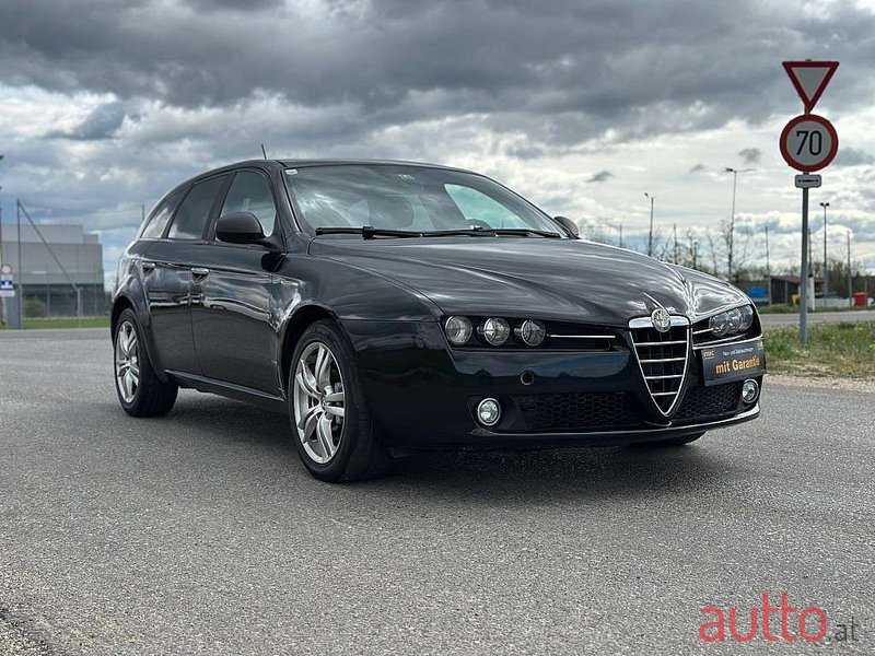 2011' Alfa Romeo 159 photo #1