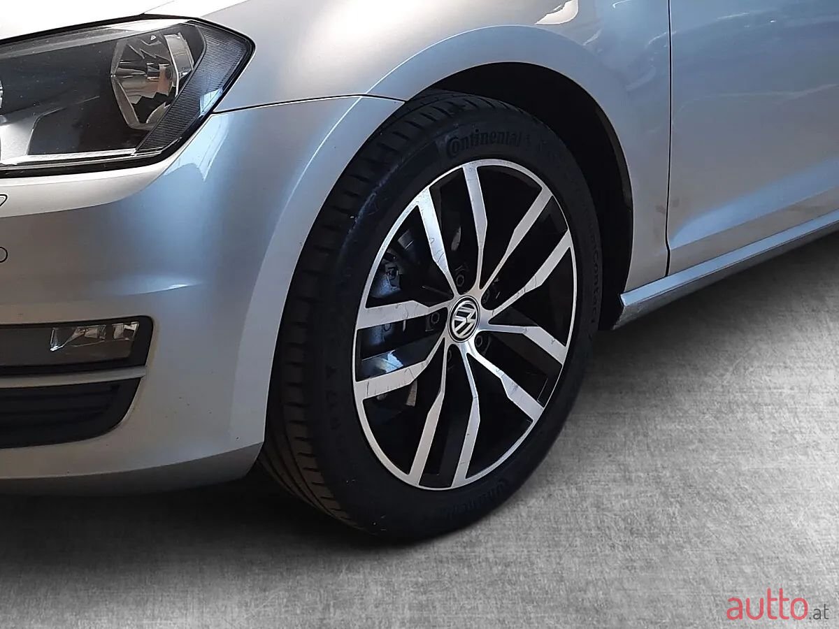2013' Volkswagen Golf photo #3