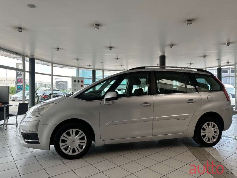 2012' Citroen C4 Picasso photo #2