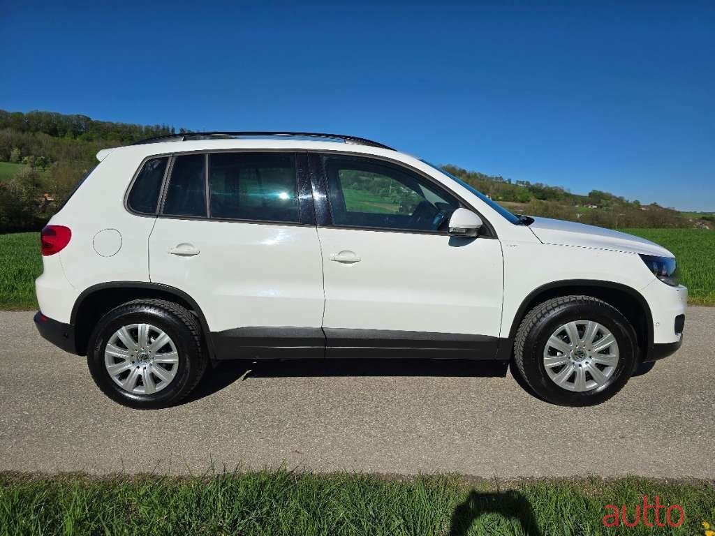 2012' Volkswagen Tiguan photo #4
