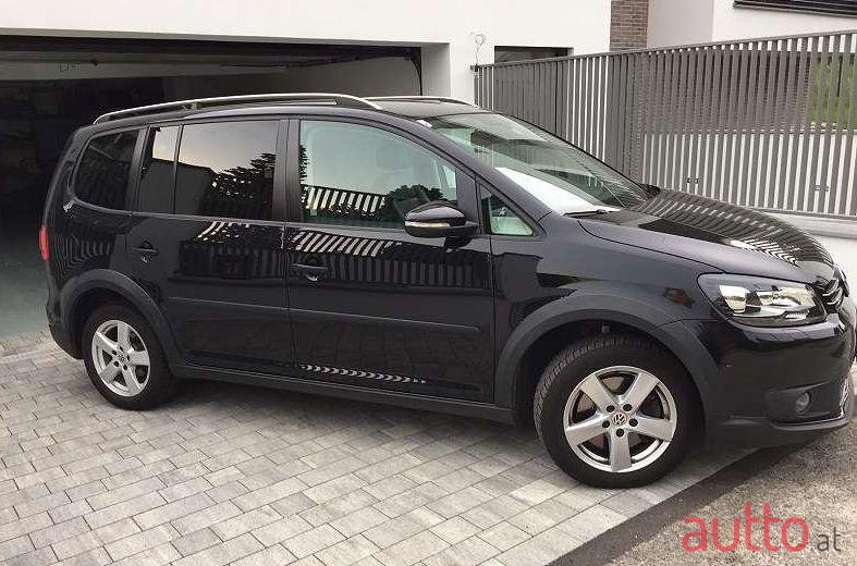 2013' Volkswagen Touran photo #1