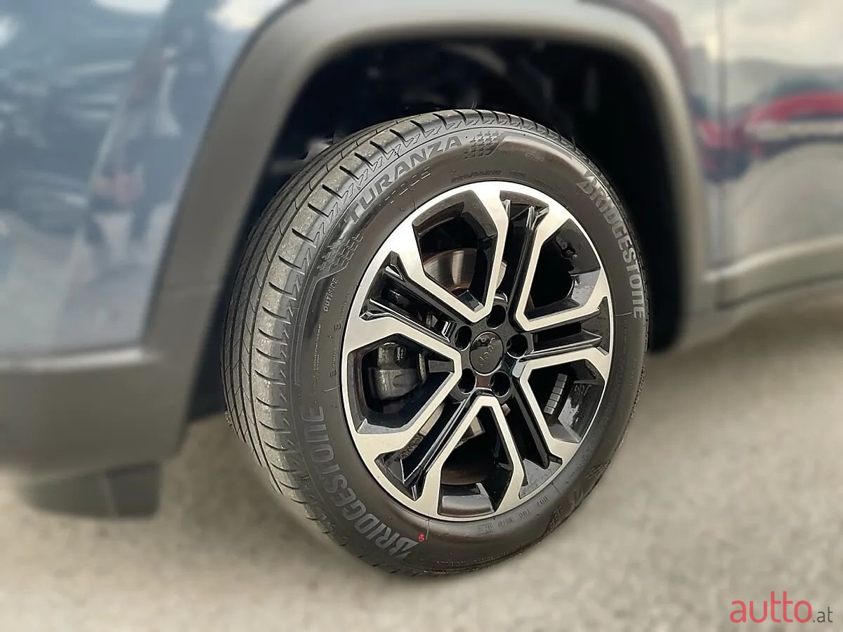2023' Jeep Compass photo #4