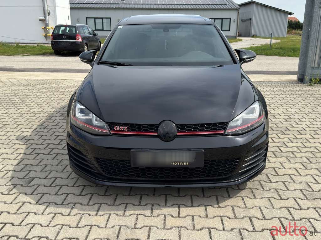 2015' Volkswagen Golf photo #2