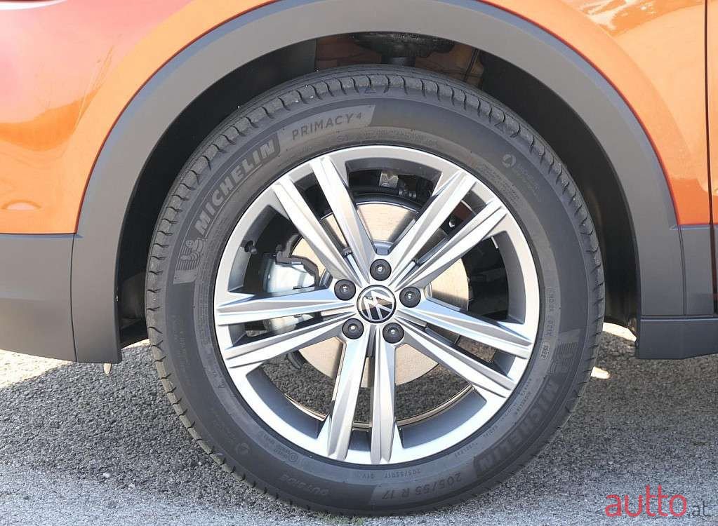 2022' Volkswagen T-Cross photo #2