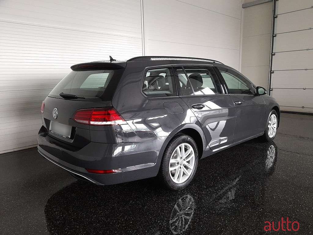 2019' Volkswagen Golf photo #1