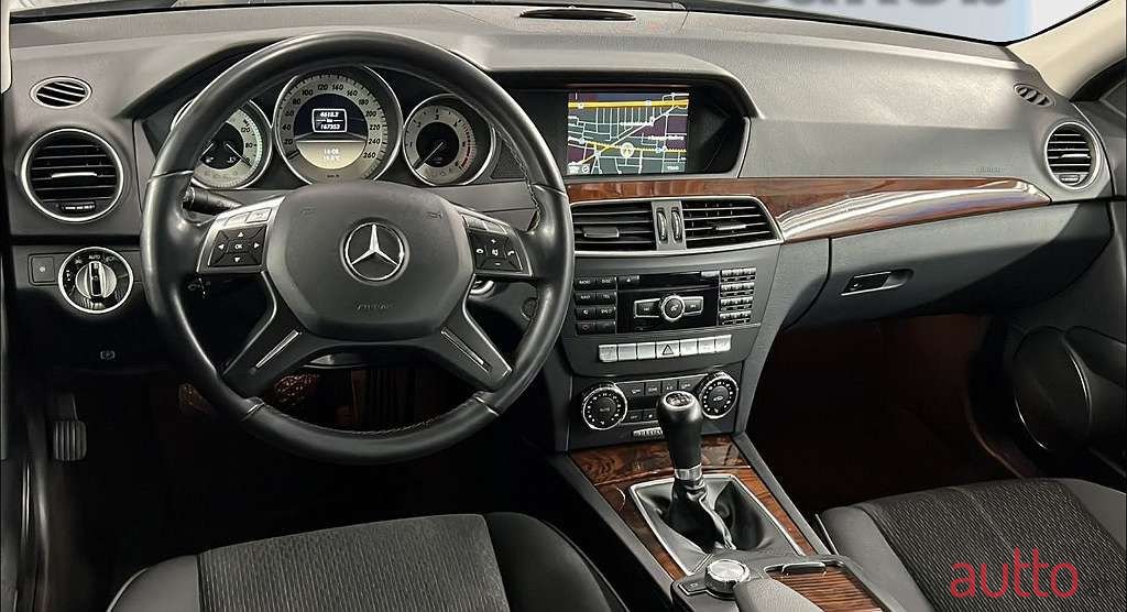 2012' Mercedes-Benz C-Klasse photo #3
