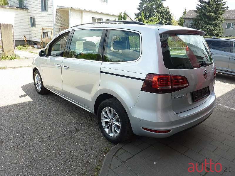 2016' Volkswagen Sharan photo #2