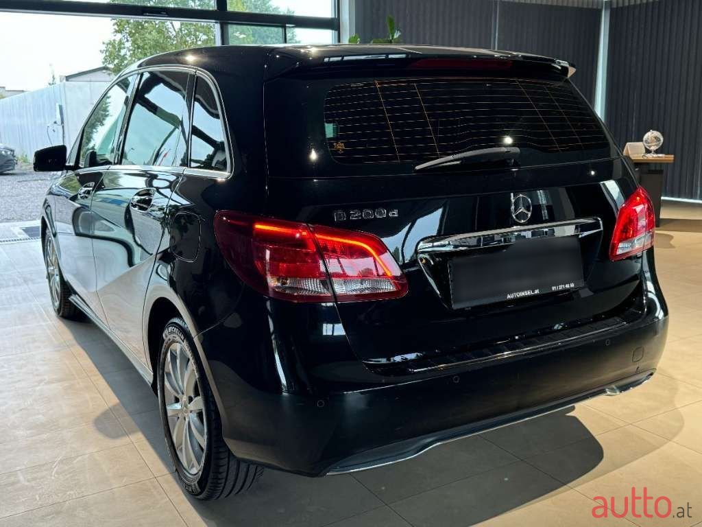 2017' Mercedes-Benz B-Klasse photo #3