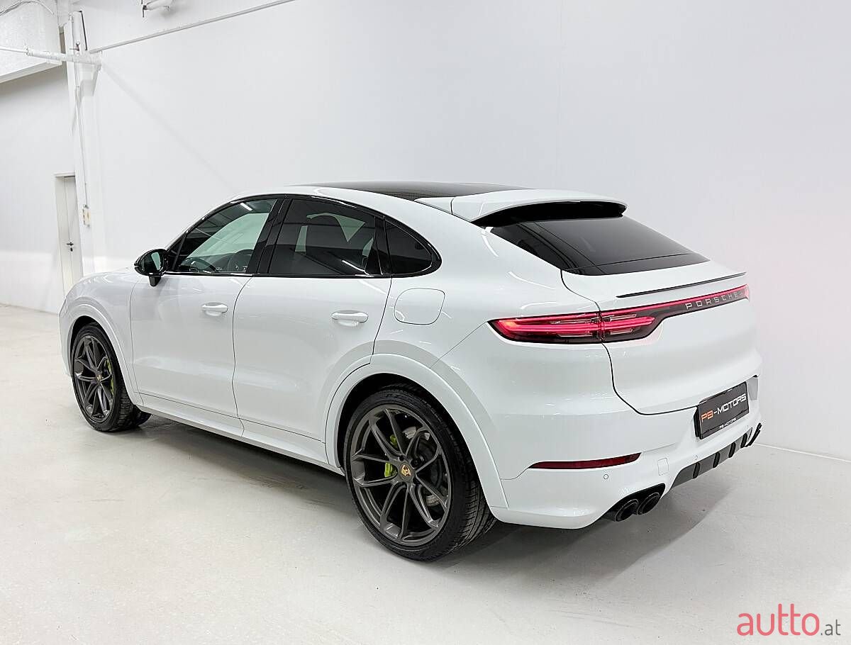 2020' Porsche Cayenne photo #6