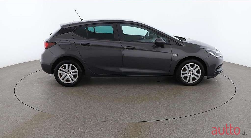 2015' Opel Astra photo #6