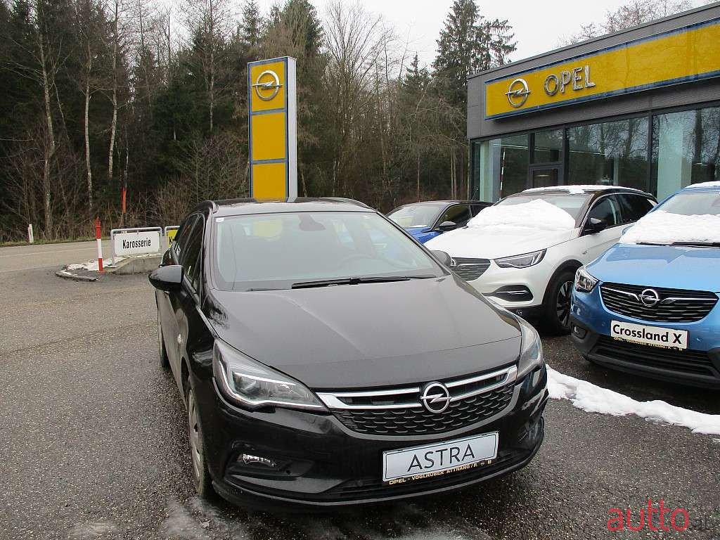 2018' Opel Astra photo #2