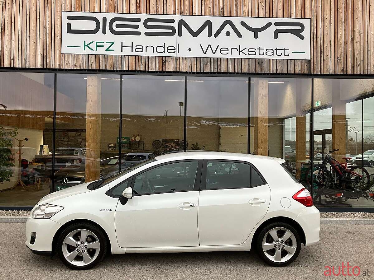 2010' Toyota Auris photo #3