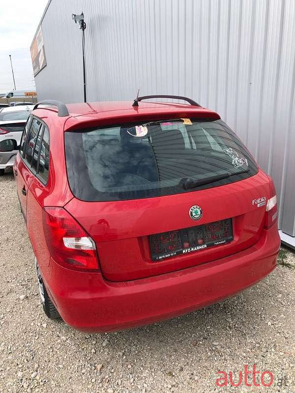 2009' Skoda Fabia photo #3