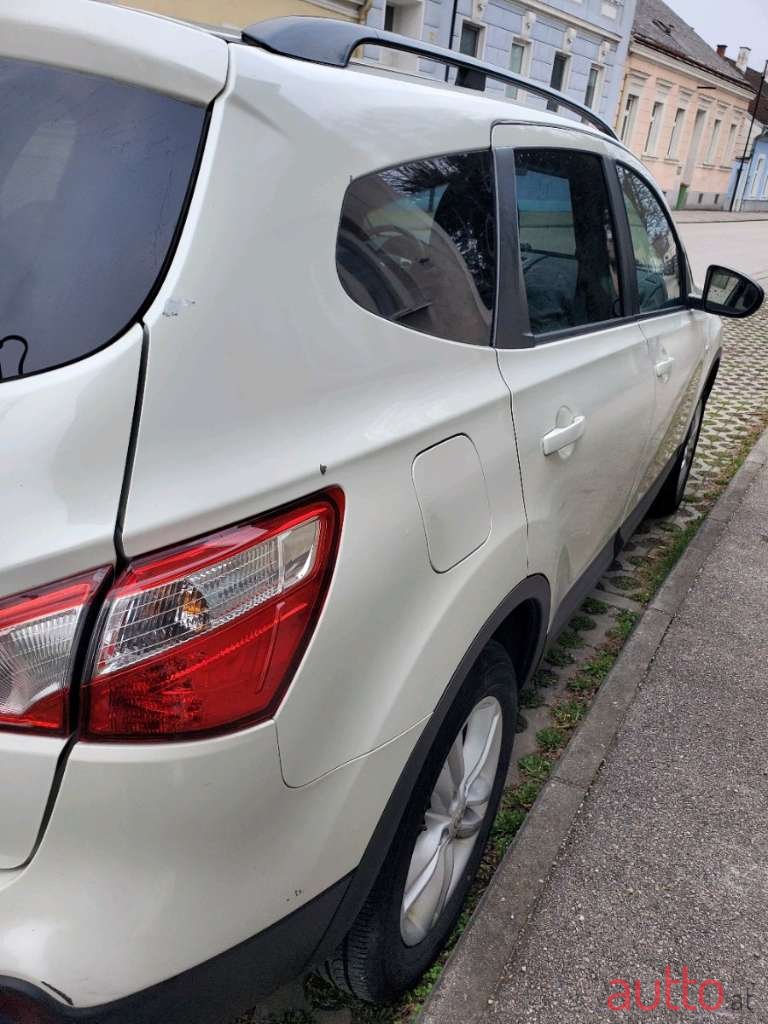 2013' Nissan Qashqai+2 photo #3