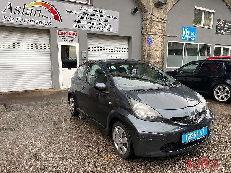 2006' Toyota Aygo photo #1